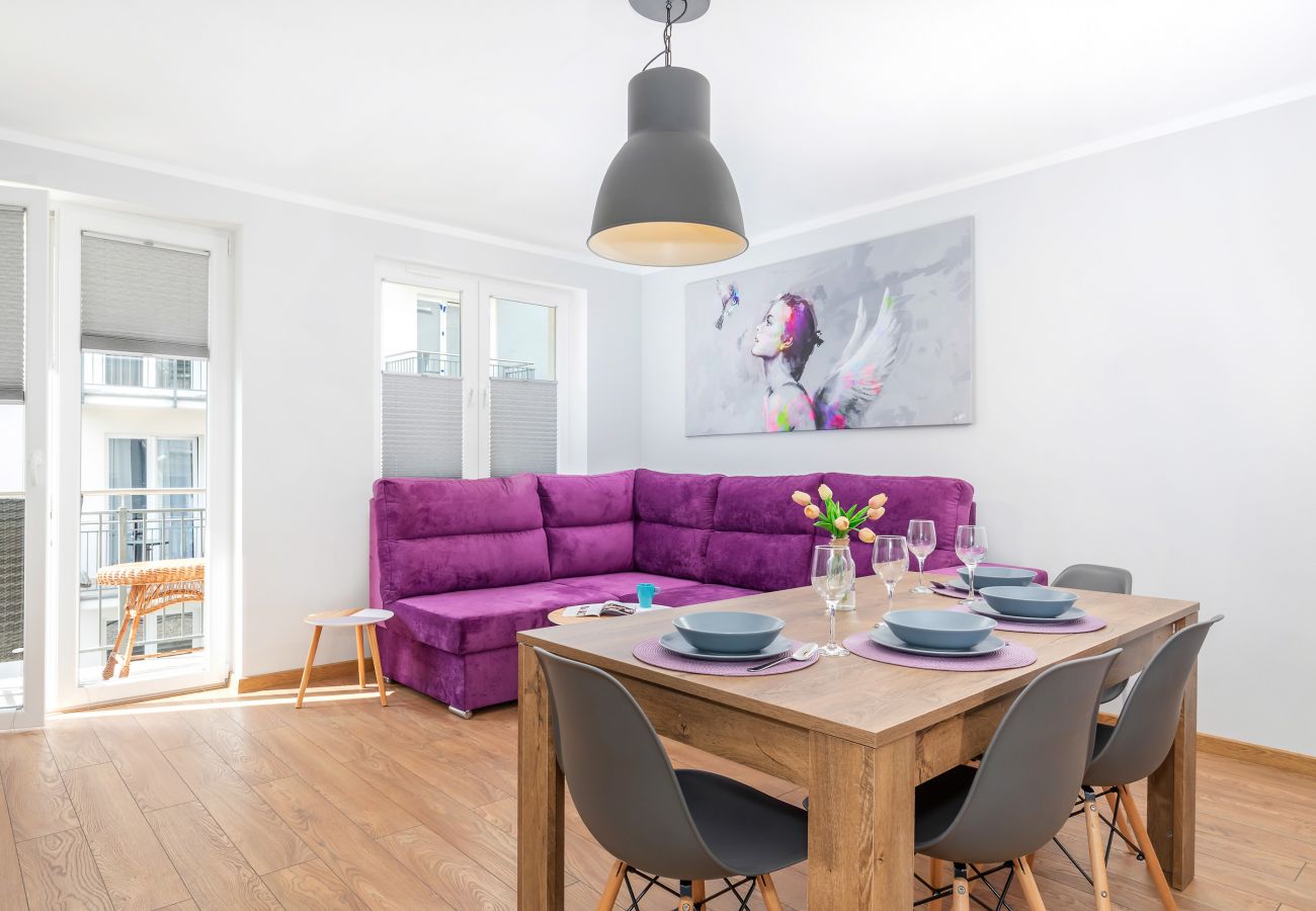 apartament, wynajem, salon, sofa, stół, krzesła