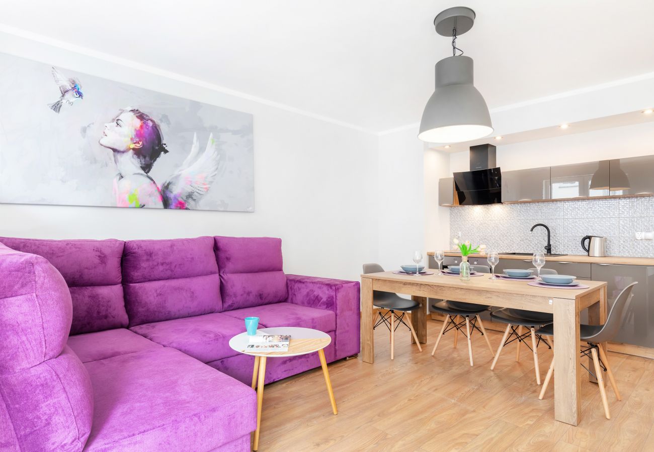 apartament, wynajem, salon, sofa, stół, krzesła