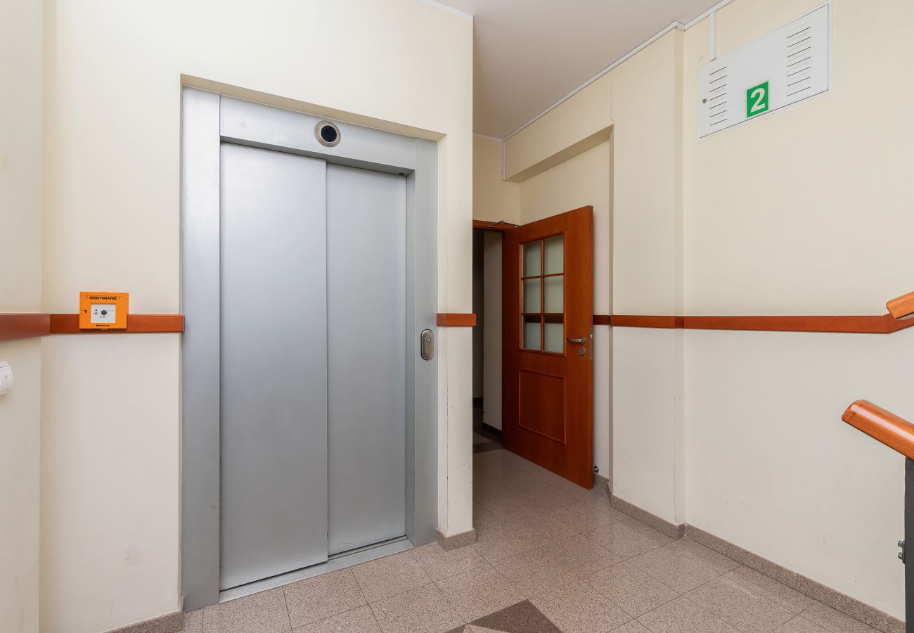 wnętrze, apartament, apartamentowiec, apartamentowiec wnętrze, winda, korytarz, recepcja, klatka schodowa, wynajem