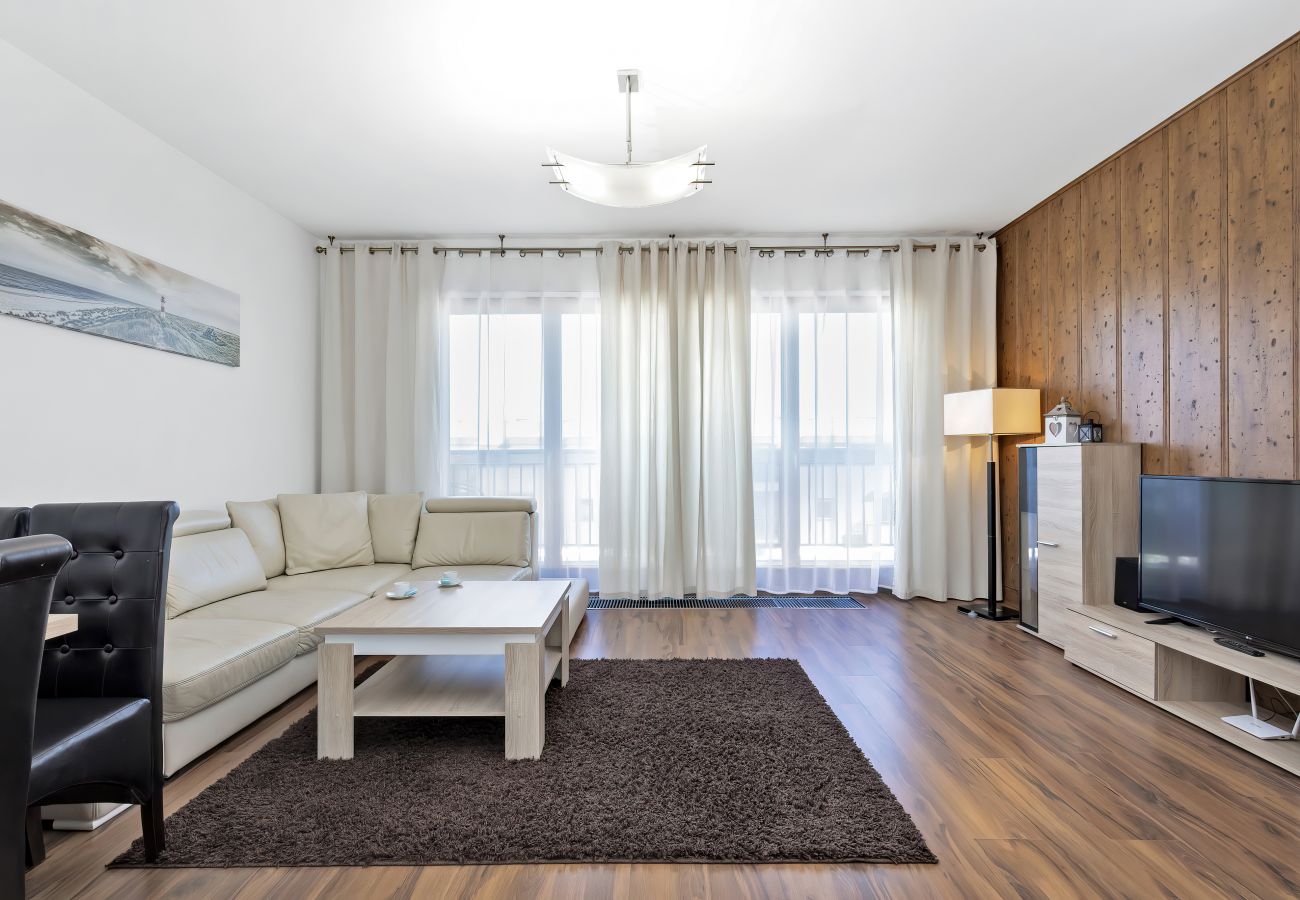 salon, sofa, stolik kawowy, telewizor, stół, krzesła, jadalnia, mieszkanie, wnętrze, wynajem, apartament