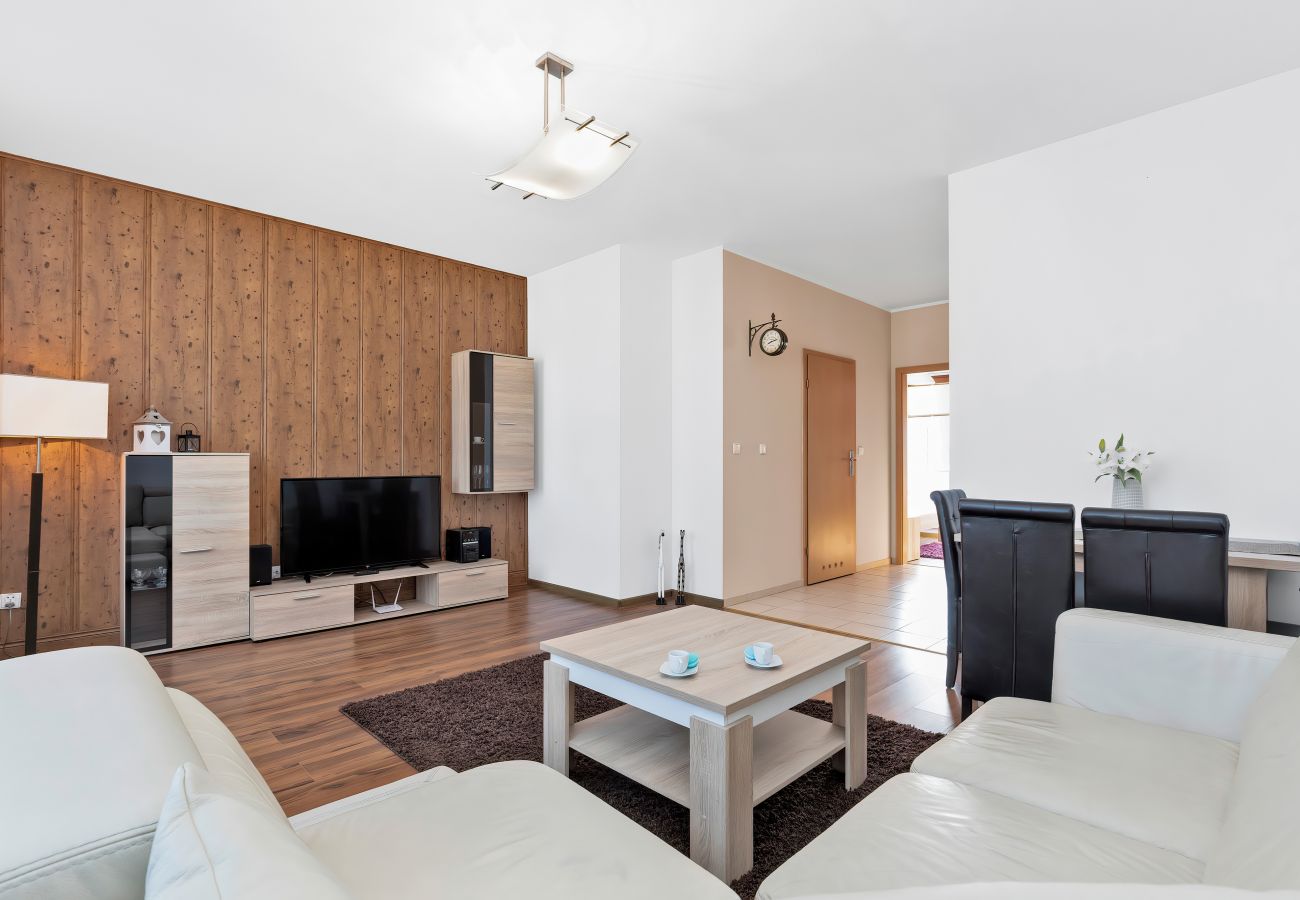 salon, sofa, stolik kawowy, telewizor, stół, krzesła, jadalnia, mieszkanie, wnętrze, wynajem, apartament