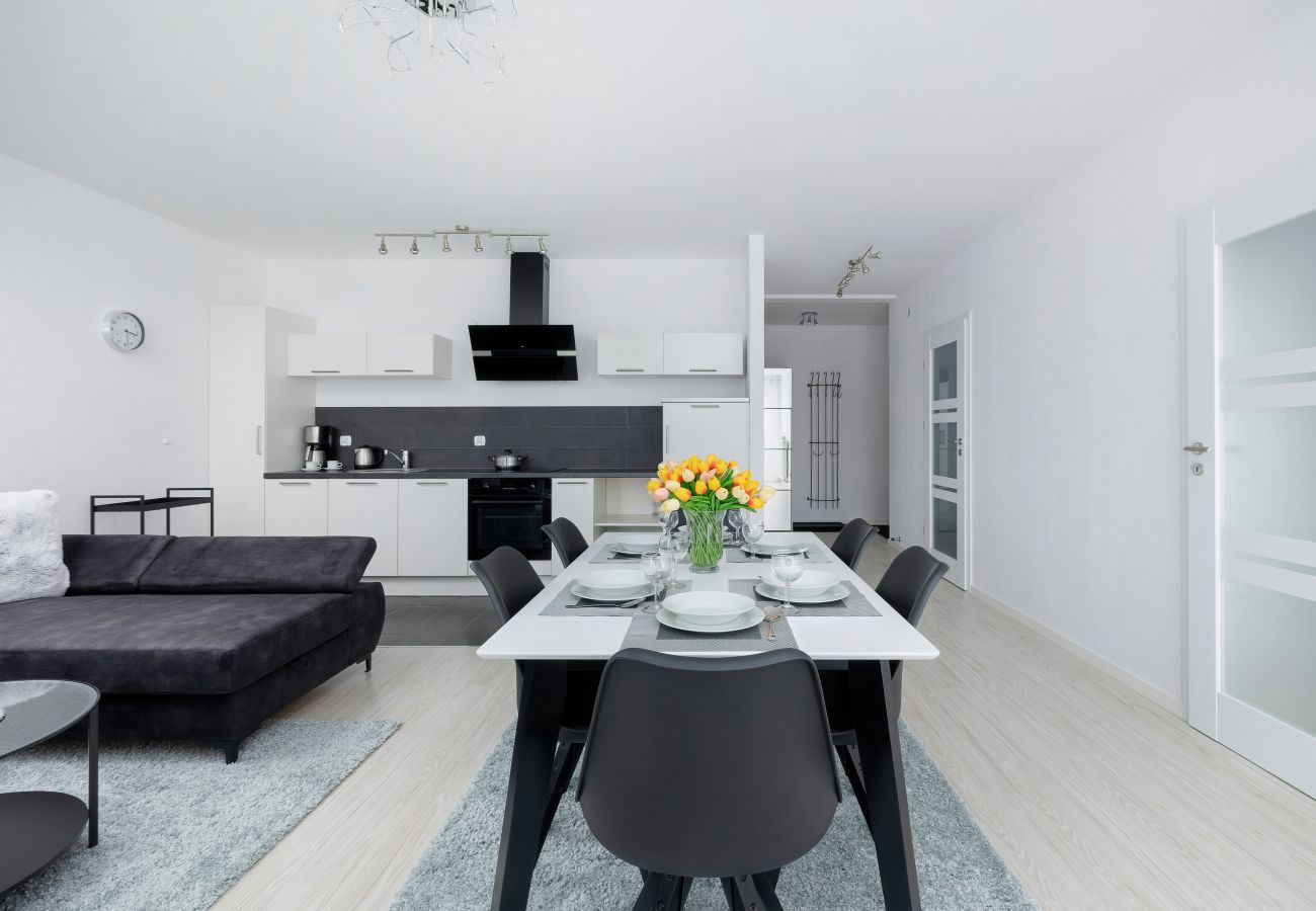 apartament, wynajem, salon, sofa, stół, krzesła