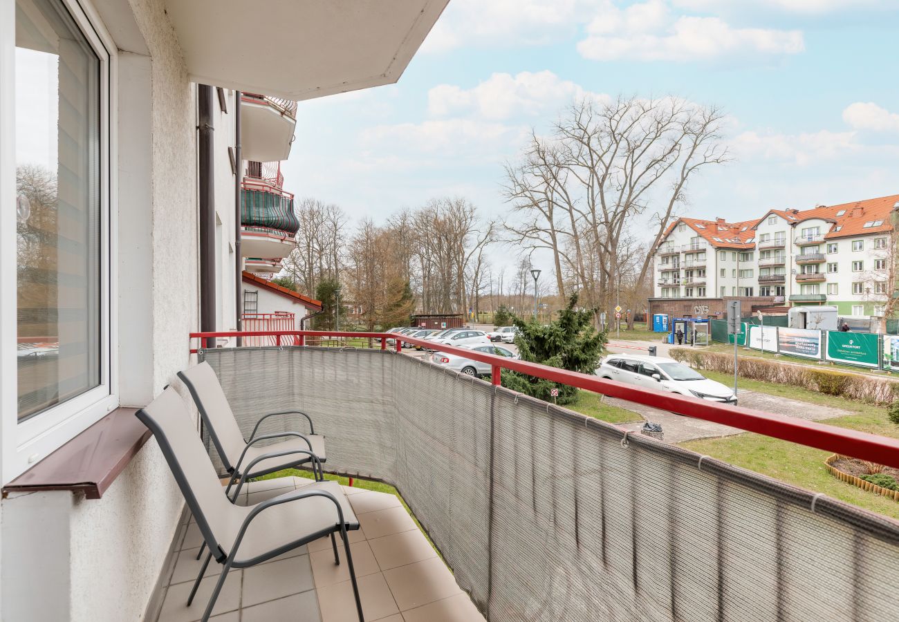 balkon, apartament, na zewnątrz, krzesła, stół, widok, widok z mieszkania, widok z balkonu, wynajem