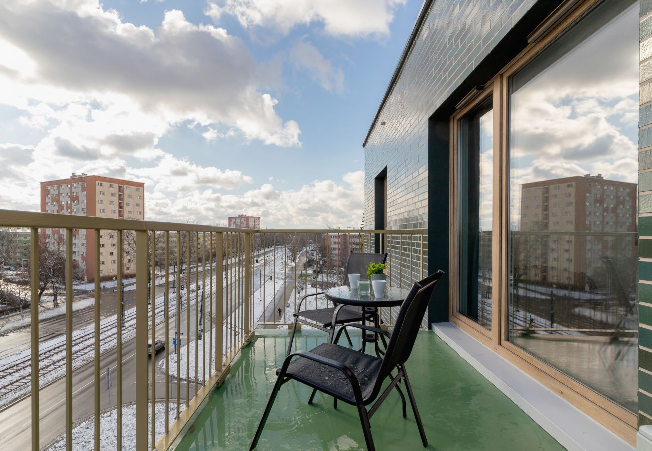 Balkon w apartamencie Premium w Krakowie przy ulicy Świtezianki, blisko Tauron Arena!