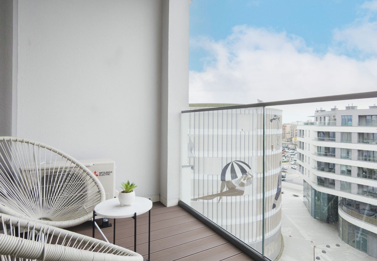 Apartament w Gdynia - Obrońców Wybrzeża 8 | Wifi, 1 Sypialnia, Balkon, Parking, Gdynia