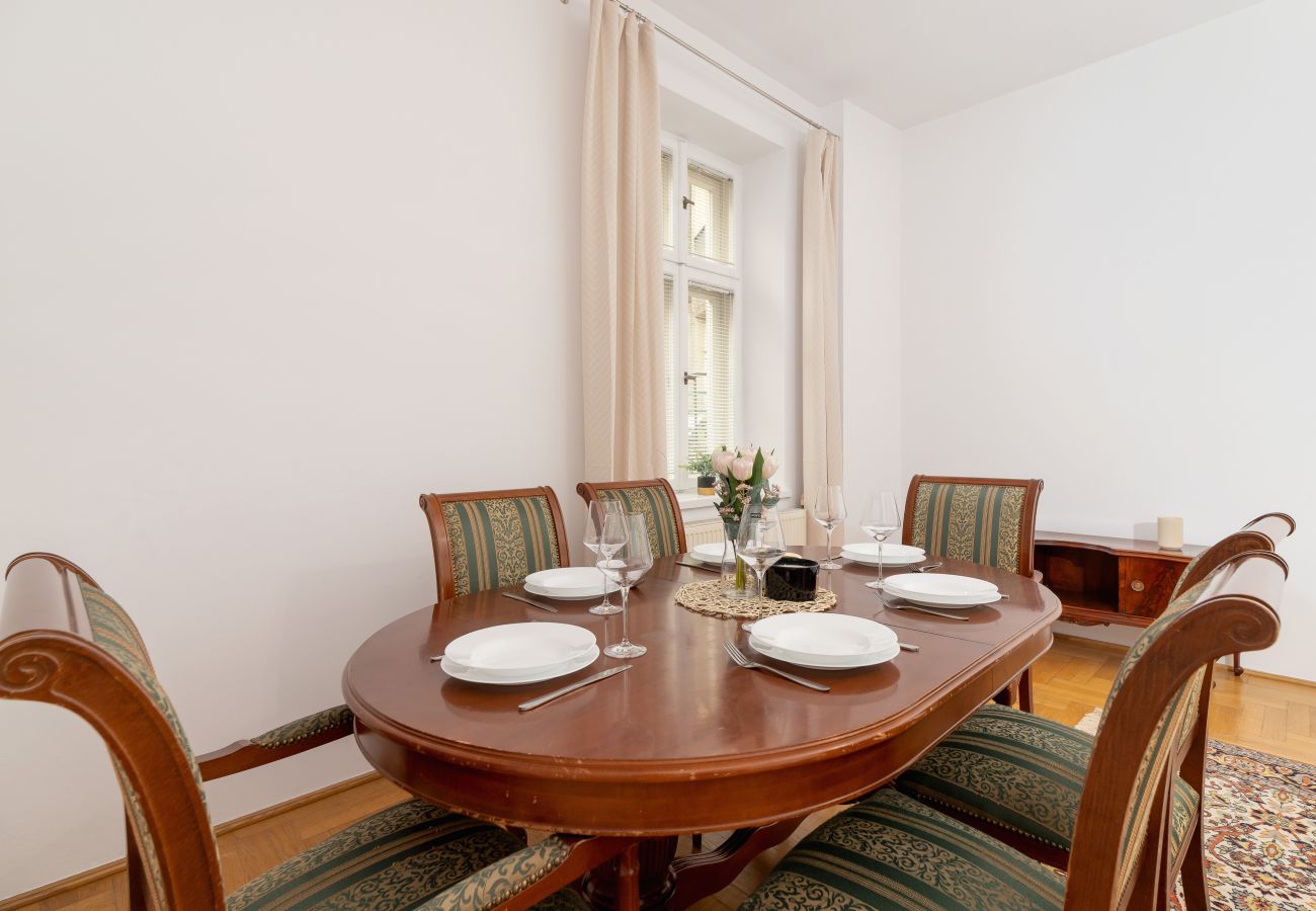 Apartament w Kraków - Rynek Główny w Krakowie | Przestronny apartament z kamienicy