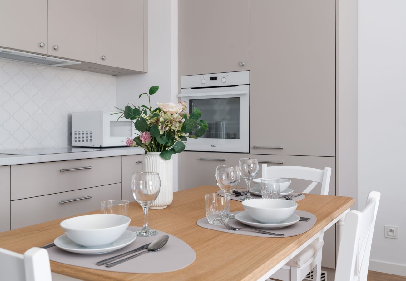 Apartament w Poznań - Apartament White Elegance z Klimatyzacją i Parkingiem w Poznaniu