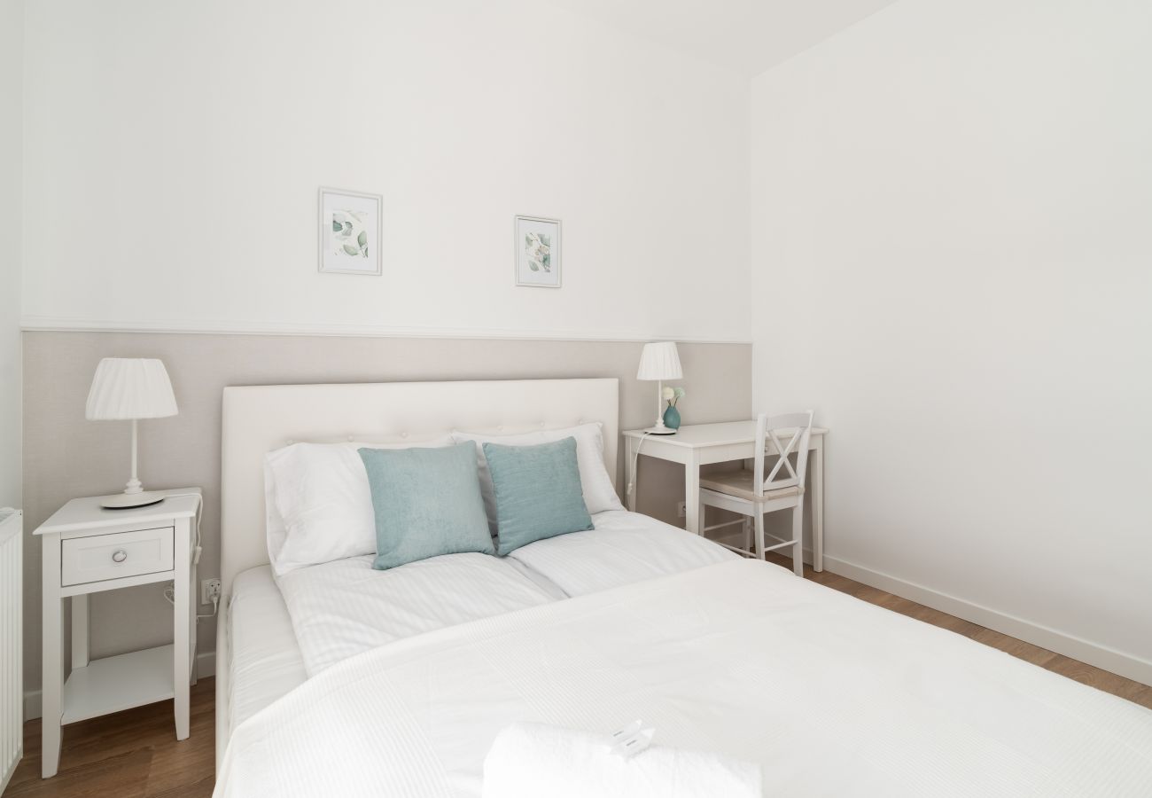 Apartament w Poznań - Apartament White Elegance z Klimatyzacją i Parkingiem w Poznaniu