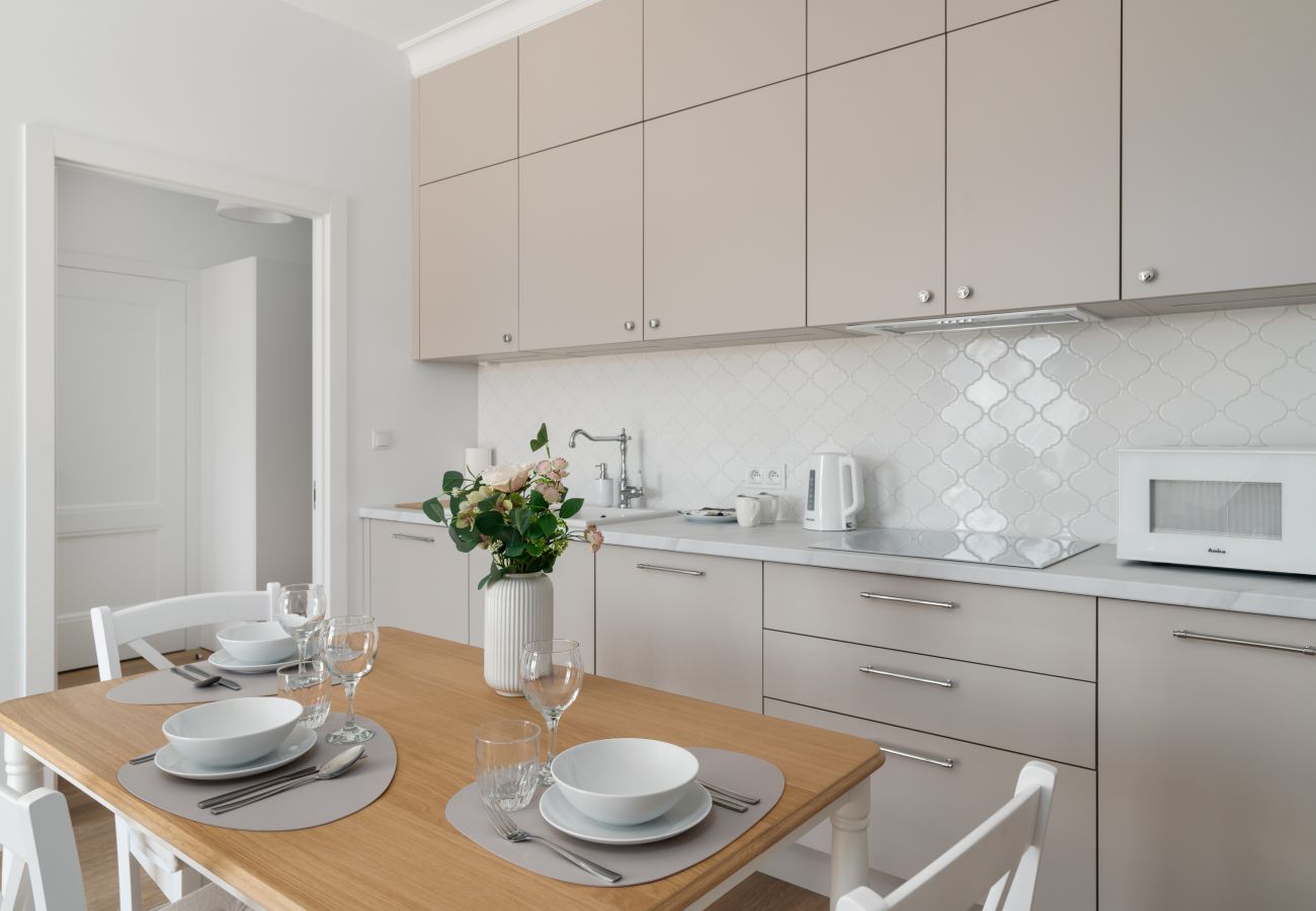 Apartament w Poznań - Apartament White Elegance z Klimatyzacją i Parkingiem w Poznaniu