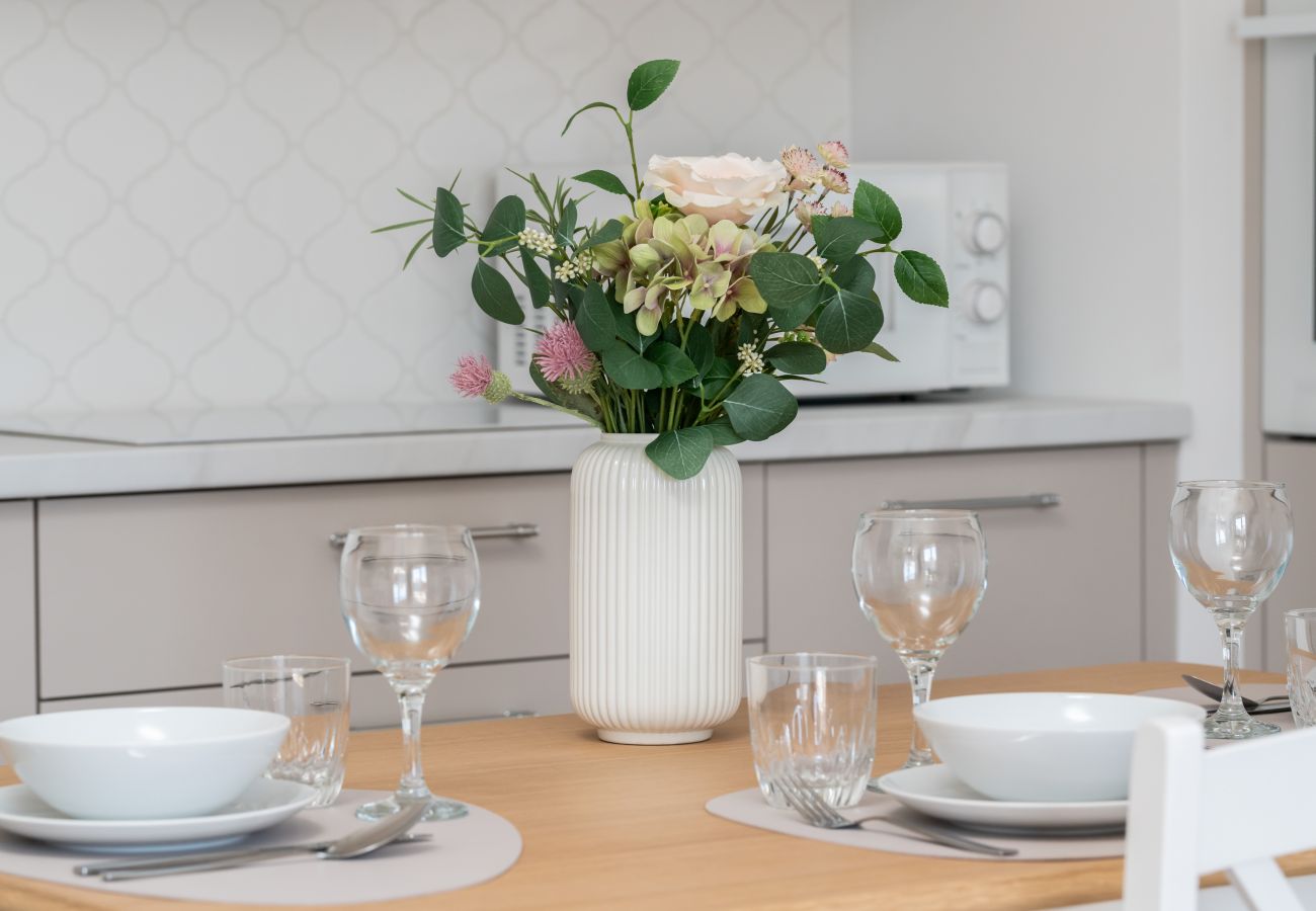 Apartament w Poznań - Apartament White Elegance z Klimatyzacją i Parkingiem w Poznaniu