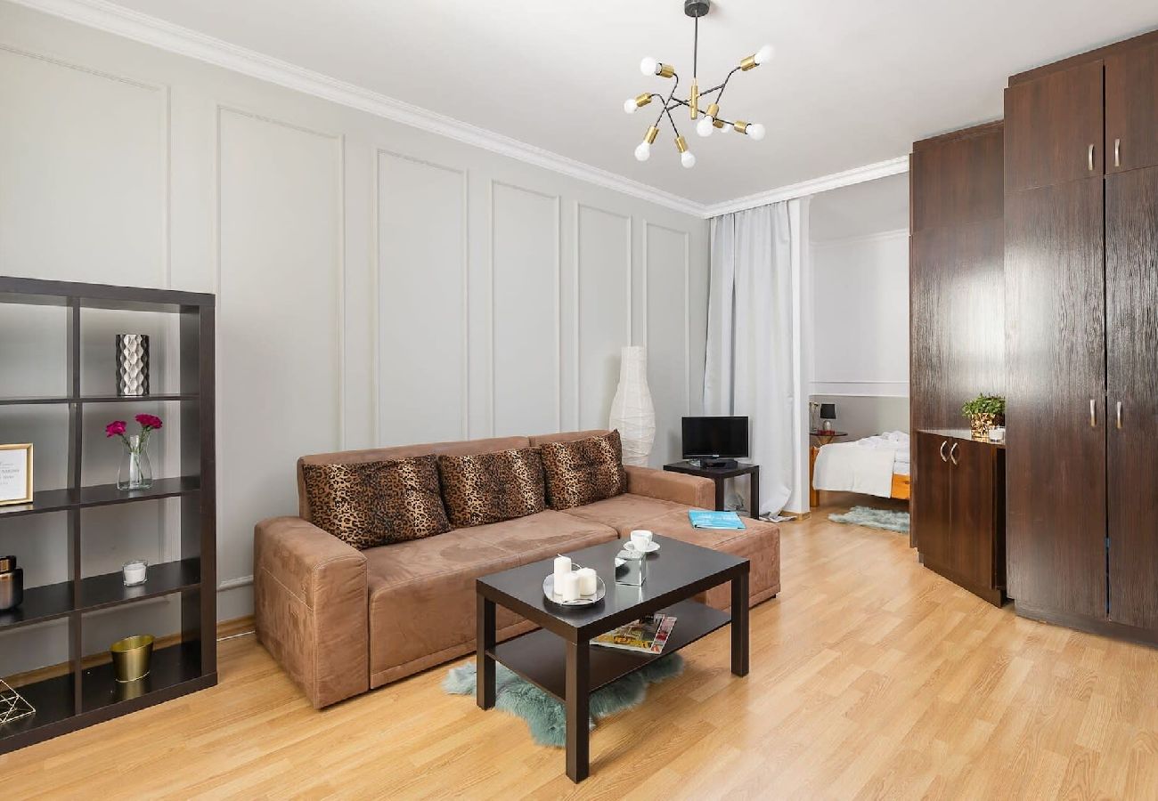 Apartament w Warszawa - Przestronny apartament niedaleko metra oraz galerii handlowej