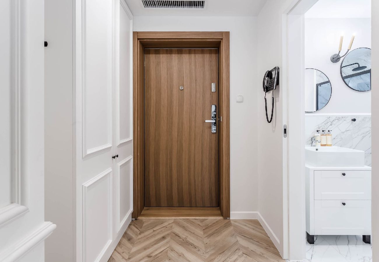 Studio w Gdańsk - Wyjątkowy apartament z przestronnym balkonem i klimatyzacją. 