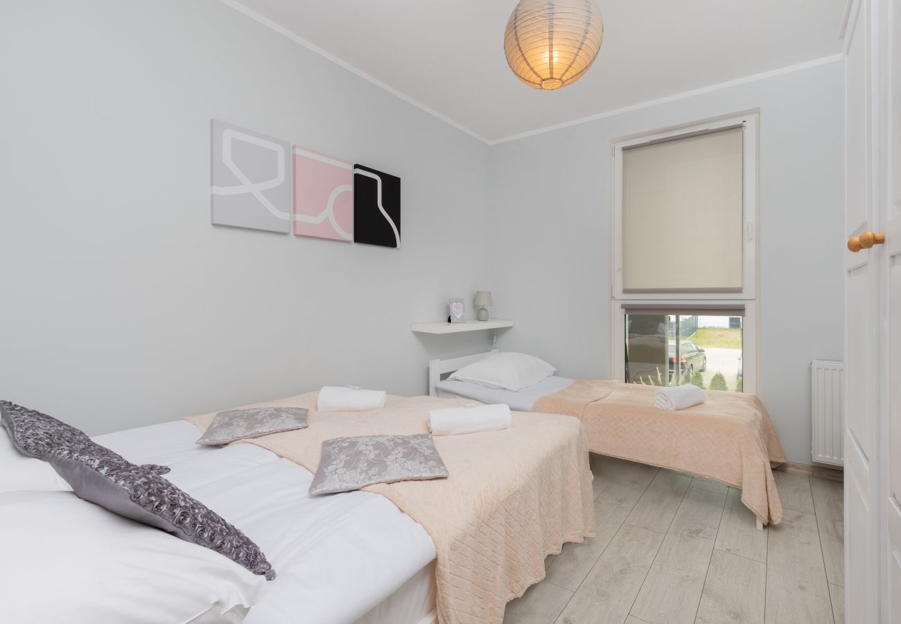 Apartament w Gdańsk - Nowoczesny Pastelowy Apartament z 1 Sypialnią i Miejscem Parkingowym