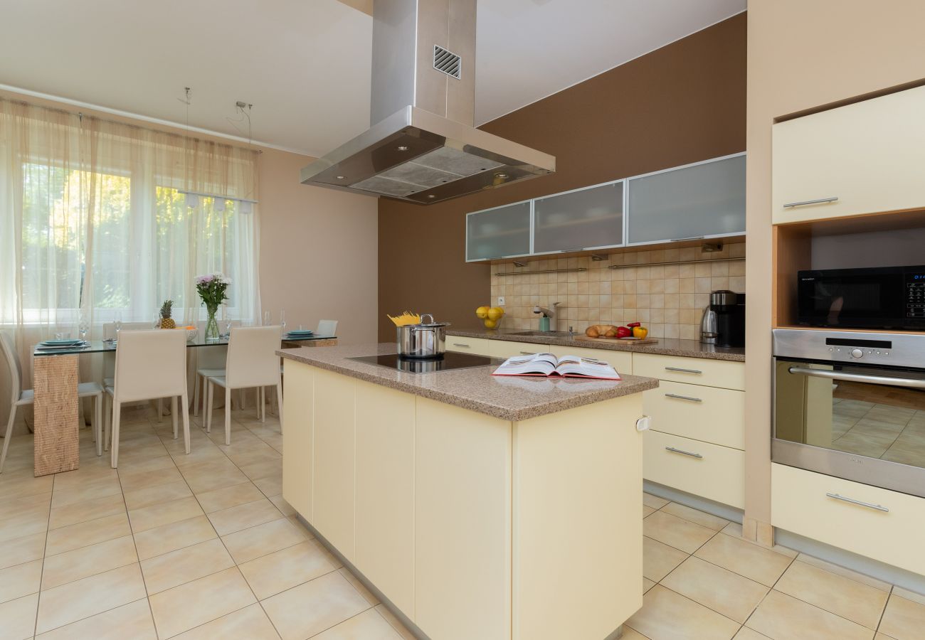 Apartament w Gdynia - Orłowo Park 14 | 3 Sypialnie | Przy Plaży | Parking | Taras |  Ogród Zimowy