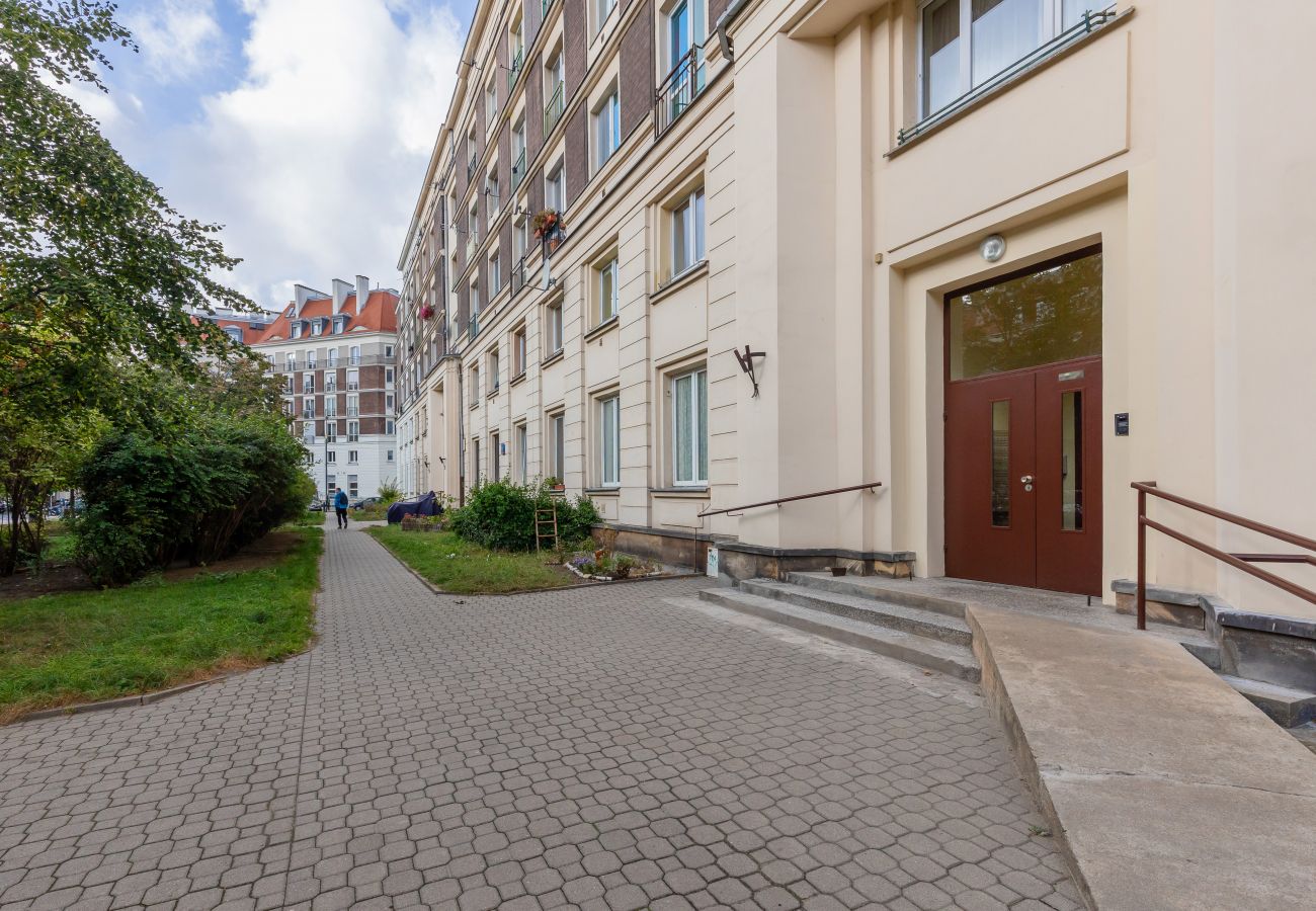 Studio w Warszawa - Al. Wyzwolenia 10 | Wifi, Przyjazny zwierzętom, Studio z antresolą, 4 osoby, Warszawa