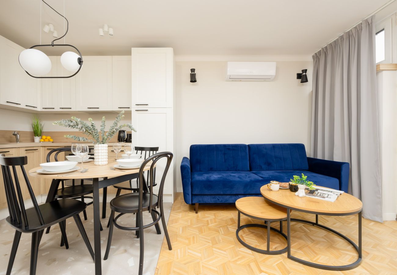 Apartament w Warszawa - Elegancki apartament w sercu Warszawy dla 4 osób z klimatyzacją