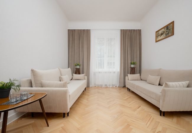 Apartament w Warszawa - Wilcza 65 | Zabytkowa Kamienica | Jedna Sypialnia | Dla 6 | Warszawa Śródmieście