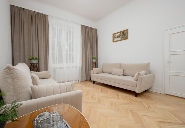 Apartament w Warszawa - Wilcza 65 | Zabytkowa Kamienica | Jedna Sypialnia | Dla 6 | Warszawa Śródmieście
