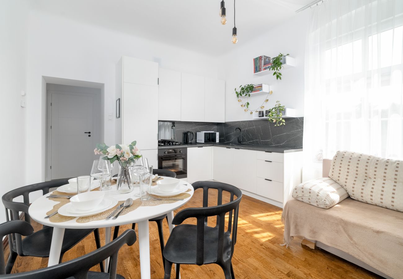 Apartament w Poznań - Kolska 22 | Apartament na Parterze w Poznaniu | Jedna Sypialnia | Parking