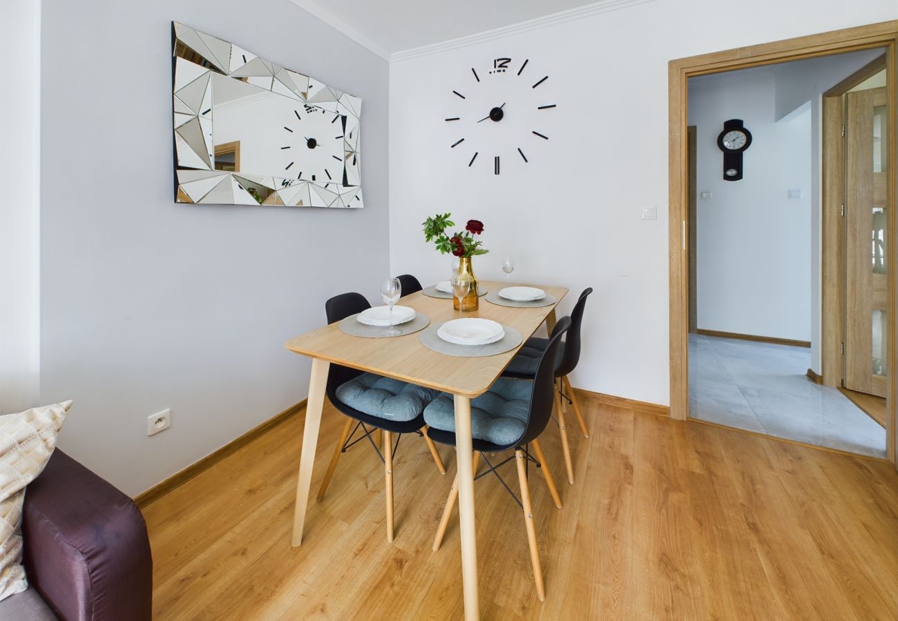 Apartament w Gdynia - Przytulny Apartament | Gdynia | Kordeckiego | Trzy sypialnie | Blisko Lasów Chylońskich | Balkon | Dla 6