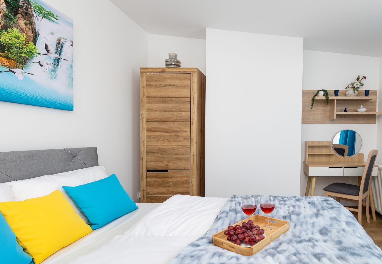 Apartament w Dziwnów - Dwupoziomowy Apartament | Dziwnów | Klimaty Bałtyku | Klimatyzacja | Parking | Dla 4 | Dwa Balkony