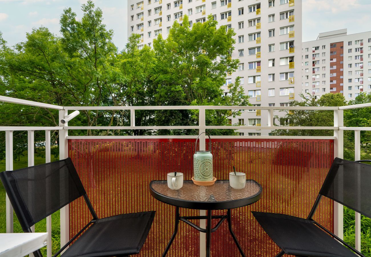 Apartament w Poznań - Os. Pod Lipami 2F | Apartament z Jedną Sypialnią | 4 Osoby | Umeblowany Balkon | Poznań