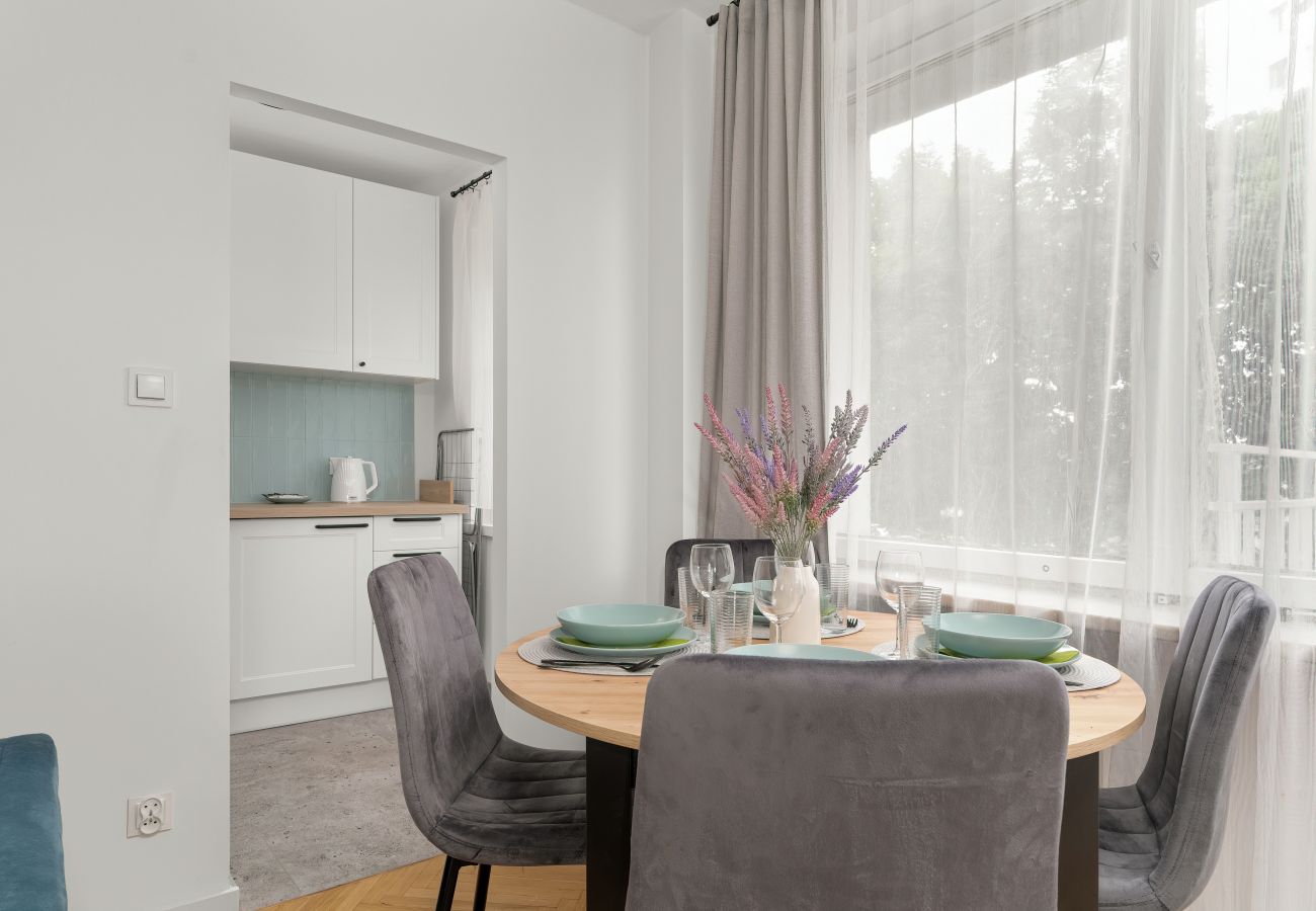 Apartament w Poznań - Os. Pod Lipami 2F | Apartament z Jedną Sypialnią | 4 Osoby | Umeblowany Balkon | Poznań