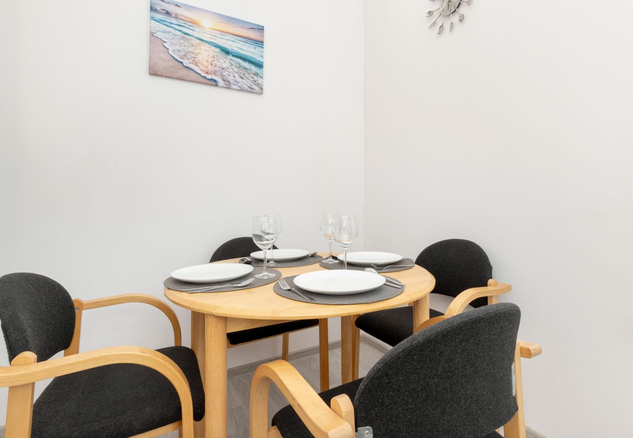 Apartament w Sopot - Helska 16 | Apartament z Trzema Sypialniami w Sopocie | 8 Minut do Plaży | Parking