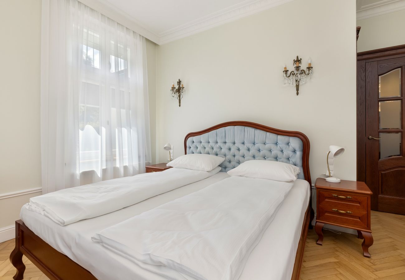 Apartament w Sopot - Sopot | Elegancki Apartament | Reymonta | Blisko Dworca PKP Sopot | Ogród | Taras | 3 Sypialnie | Dla 6