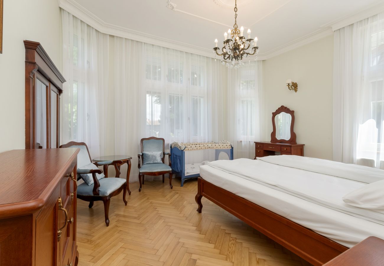 Apartament w Sopot - Sopot | Elegancki Apartament | Reymonta | Blisko Dworca PKP Sopot | Ogród | Taras | 3 Sypialnie | Dla 6