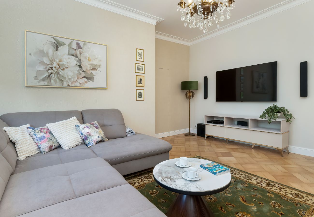 Apartament w Sopot - Sopot | Elegancki Apartament | Reymonta | Blisko Dworca PKP Sopot | Ogród | Taras | 3 Sypialnie | Dla 6